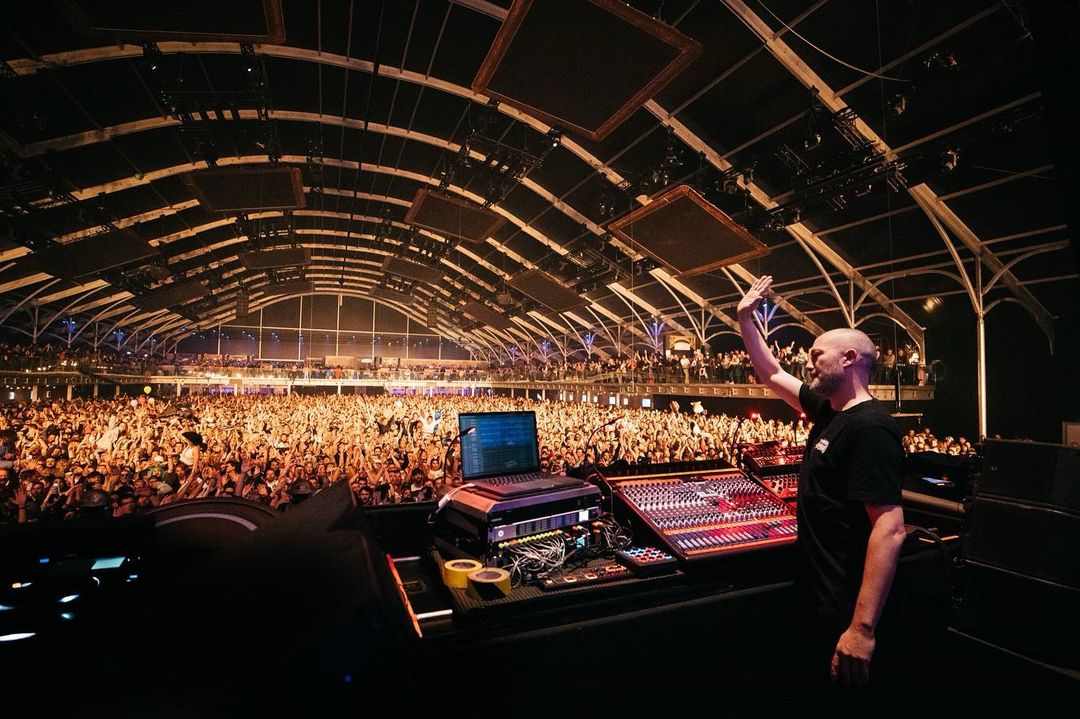 ¡Mira la espectacular presentación de Paul Kalkbrenner desde Tomorrowland Winter 2022! Beat