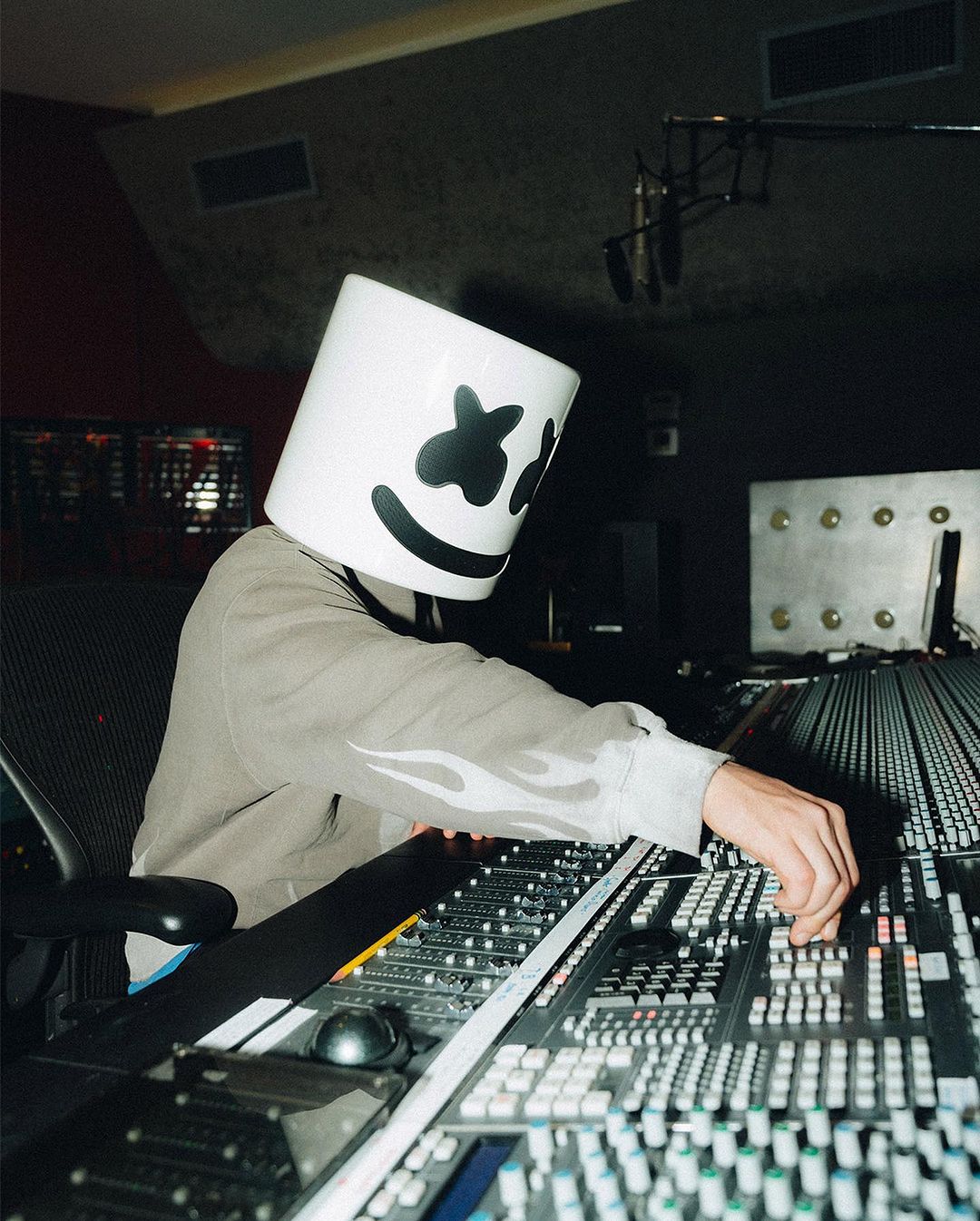 ¡Escucha El Nuevo Track De Marshmello Denominado “No Man’s Land ...